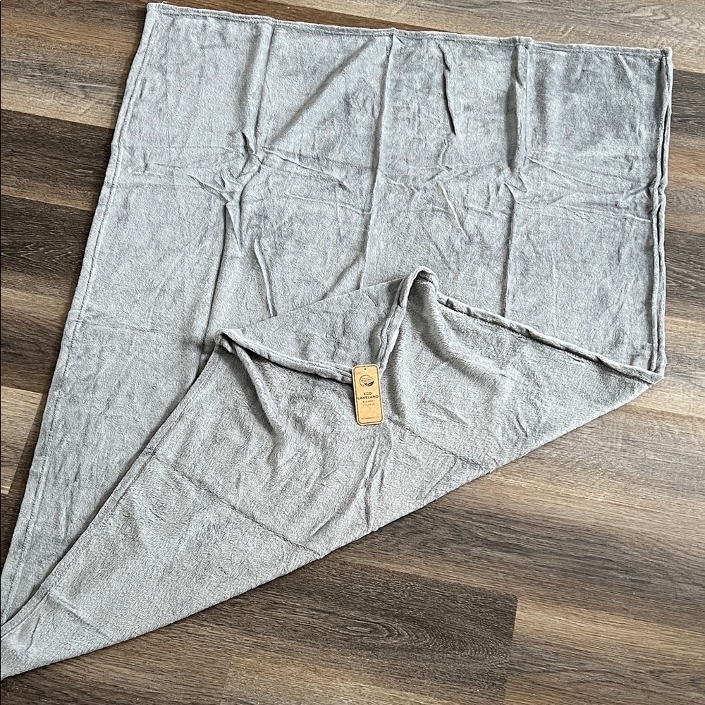 NWT eco Lakeland throw blanket